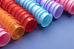 I diversi tipi di macchine per lo stampaggio a iniezione di materie plastiche pro e contro